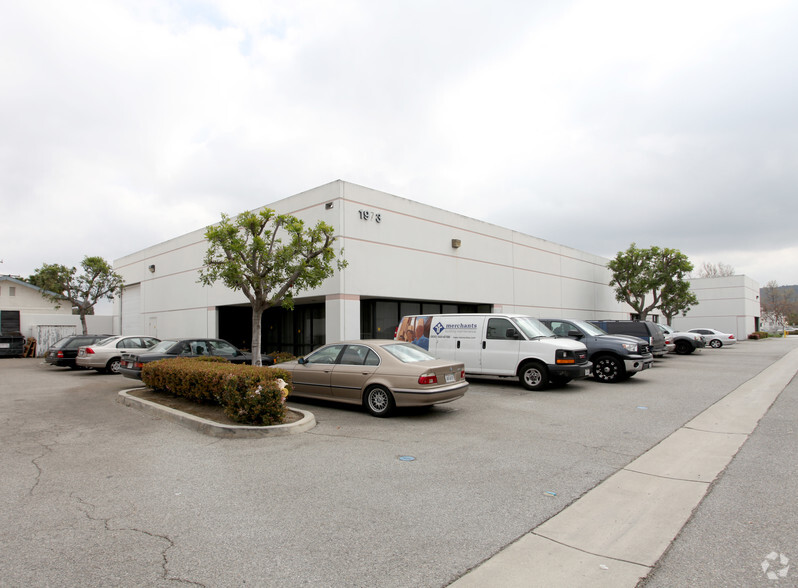 Pomona 4千尺仓库出租